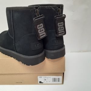 UGG Classic Mini Logo Zip Boots Sz 5